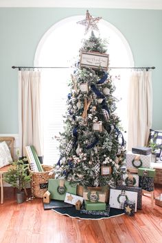 a decorated christmas tree in a living room