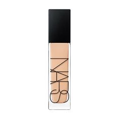 A uniquely lightweight foundation that provides 16 hours of fade-resistant wear with buildable, medium to full coverage that looks and feels natural. Olive Undertones, Lightweight Foundation, Raspberry Fruit, Neutral Undertones, Deep Skin, How To Apply Foundation, Cool Undertones, Eyeliner Brush, Super Natural