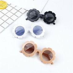 Flower Plastic Sunglasses Diaper Bag Essentials, Toddler Beach, Flower Sunglasses, Wholesale Sunglasses, Plastic Sunglasses, Beach Sunglasses, Stylish Sunglasses, Kids Sunglasses, Retro Sunglasses