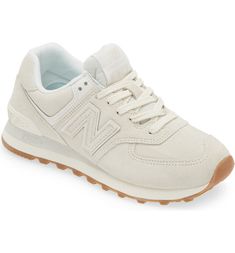 Plain Shoes, Shoes Everyday, Tennis Shoes For Women, Womens New Balance Shoes, New Balance Shoes 574, Shoes For Back To School, Cute New Balance Shoes, Cute Shoes For School, New Balance 574 Outfit