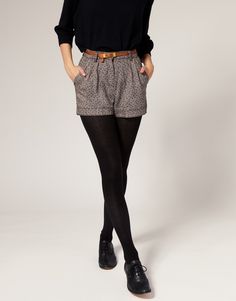 high-waisted, polka dots, pleats, and belt Oxford Shoes Outfit, Winter Shorts, Peplum Tops, Paris Mode, Trendy Skirts, Tights Outfit, Heidi Klum, Shorts With Tights, Black Tights