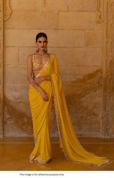 DRESS Arpita Mehta, Haldi Outfits, Saree Wearing, Saree Wearing Styles, Saree Draping Styles, Scallop Border, Fashionable Saree Blouse Designs, Shilpa Shetty, Border Saree