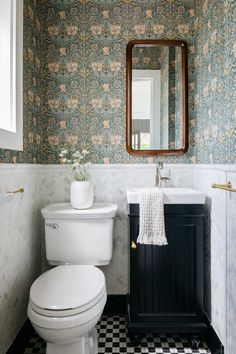 small bathroom Modern Traditional Half Bath, Wallpaper Around Shower Insert, Powder Room Update On A Budget, Wallpapered Half Bath, Half Bathroom Vintage, Half Bath Vintage, Powder Bath With Wallpaper, Vintage Wallpaper For Bathroom, Fluted Wall Powder Room