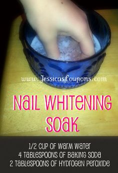 Manicure Hacks, Manicure Soak, Do It Yourself Nails, Nail Polish Stain, Baking Makeup, Life Hacks Every Girl Should Know, Manicure Tips