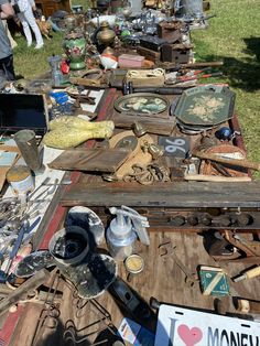 an outdoor flea market with lots of items on the ground