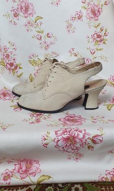 A fantastic vintage shoe, very similar to 30s/40s styles. The outside appears to be nubuck leather, the inside and soles seem to be real leather, as well. However the bottom of the heels looks plastic. The backs are elasticated so they fit and stay well. Condition: Good wearable condition: - the outside has a bit of scuffing and spotting, would be good to take care of it with a sponge for nubuck, maybe a color reviver, too.(I have not addressed the finish with anything beyond a quick wipe); - th Vintage Spring Heels With Round Toe, Vintage Round Toe Heels For Spring, Retro Beige Heels For Summer, Retro Beige Summer Heels, Spring Vintage Round Toe Heels, Beige Retro Open Toe Heels, Beige Almond Toe Kitten Heels For Summer, Vintage Beige Open Toe Sandals, Beige Vintage Open Toe Sandals