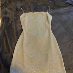 Windsor Dress Size Large But Can Fit A Medium Never Worn (Nwt) Open Back Sweetheart Homecoming Dress, Windsor Dress, Glitter Mini Dress, Colorful Dresses Formal, Velour Dress, Floral Skater Dress, Bodycon Floral Dress, Windsor Dresses, Neck Bodycon Dress