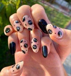 not mine Anime Gel Nails, Cat Acrylic Nails, Fun Nail Designs Creative, Anime Inspired Nails, Nail Art Aesthetic, Halloweenský Makeup, Fake Nails Designs, Hippie Nails