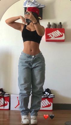 Outfits To Do With Leggings, Cute Scandalous Outfits, Summer Y2k Outfits Street Styles, Outfits With Black Hair, This Style>>>, Baddie Aesthetic Clothes, 90s Clothes Outfits, Buckle Jeans Outfits, Showy Outfit