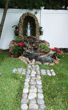 a small fountain in the middle of a yard