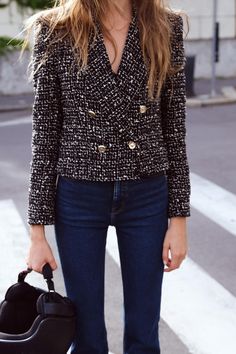 Chic Long Sleeve Tweed Jacket, Chic Tweed Jacket For Office, Chic Single-breasted Tweed Jacket, Chic Tweed Jacket With Lapel Collar And Pockets, Chic Long Sleeve Blazer For Fall, Chic Tweed Jacket With Button Closure, Chic Double-breasted Fall Blazer, Chic Structured Blazer With Double Button Closure, Chic Workwear Blazer With Gold Buttons