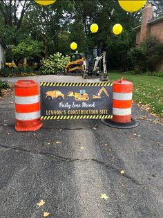 there is a construction sign on the street