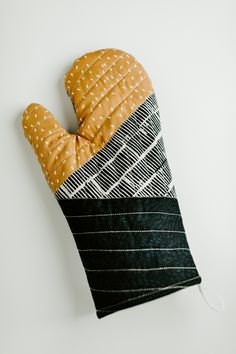 an oven mitt made out of black and white fabric