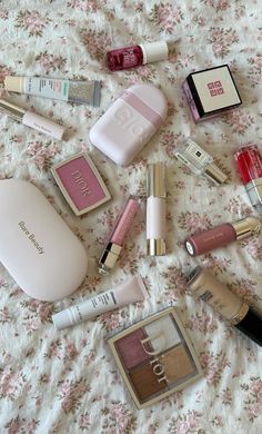 Dior Makeup Collection, Makeup Products Aesthetic Photography, Makeup Essentials Aesthetic, Soft Girl Aesthetic Makeup, Dollete Aesthetic, Christian Dior Makeup, Makeup Dior, Makeup Collection Goals, Beauty Vanity