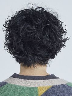 Medium Length Hair Styles Men Curly, Back Of Hair Men, Masculine Haircut Ftm Curly, Short Curly Haircuts Men, Back Of Hair