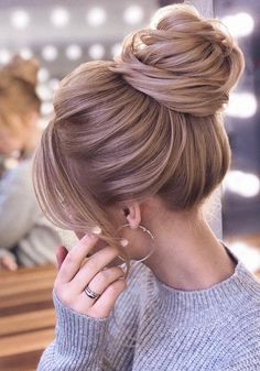 High Bun Wedding Hairstyles, High Bun Wedding, Sanggul Modern, High Bun Hairstyles, Elegant Ponytail, Wedding Bun Hairstyles, Peinados Recogidos, Women's Hairstyles, Bride Hair