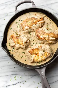 This sour cream and onion chicken recipe is a fun play on the classic flavors. The rich and creamy sauce will be a hit with your family. This recipe is low-carb. Cream Chicken Recipes, Easy Asparagus Recipes, Cream Sauce For Chicken, Cream Gravy, Sour Cream Chicken, Chicken Skillet Recipes, Sour Cream Sauce, Sour Cream Recipes, Onion Chicken