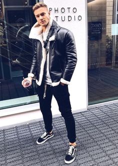 Fashion Questions, Winter Style Guide, Leather Jackets Online, Look Grunge, Stand Collar Coat, Paris Mode, Men's Leather Jacket, Men Street