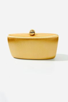 The "Gala Evening #Clutch" in gold is a stunning and #elegant #accessory, perfect for elevating your look at any special event. This chic #clutch features a sleek, minimalist design with a subtle shine, ensuring it stands out without overwhelming your #outfit. The compact size is ideal for carrying your essentials, while the luxurious gold finish adds a touch of sophistication and #glamour. Pair it with your favorite evening attire and gold #jewelry to complete your ensemble. Belt Ring, Casual Beach Wear, Evening Clutch, Evening Attire, New Arrival Dress, Earring Necklace, Special Event, Gold Finish, Set Dress