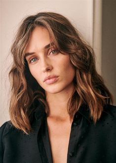 Brown Hair With Curtain Bangs, Collar Bone Hair, Light Brown Hair Color Ideas, Light Brown Hair Color, The Trend Spotter, Brown Hair Color Ideas, Brown Hair Color, Hair Color Light Brown, Curtain Bangs