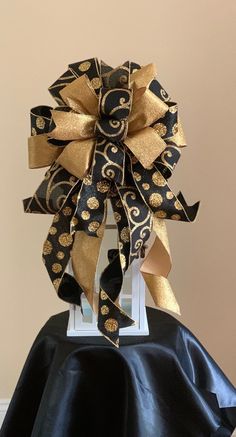 a black and gold bow sitting on top of a table