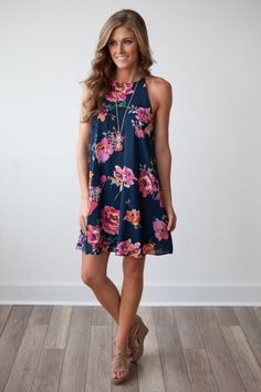 10 Handpicked Look Of The Floral Print Outfits http://www.ecstasycoffee.com/10-handpicked-look-floral-print-outfits/?img=1#handpickedbylocals #thehandpickedhome #handpickedwithlove Church Outfit, Women Church, Stitch Fix Outfits, Navy Floral Dress, Foto Tips, Makeup Trends, Spring Summer Outfits, Outfits Casuales, Hand Picked