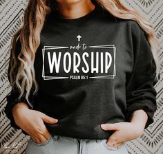 Thankful Sweatshirt, Jesus Clothes, Mom Shirt Svg, Christian Shirts Designs, Mom Quote, Softball Mom Shirts, Thanksgiving Sweatshirt, Church Shirt, Sweatshirt Trendy