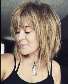 Shaggy Rocker Hair, Shoulder Length Hair Cuts With Bangs, Chin Length Haircuts, Short Haircut Styles, Haute Hair, Choppy Bob Hairstyles