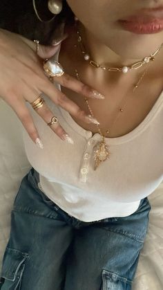 Nails For Gold Jewelry, Outfits With Gold Jewelry, Nail Ideas For December, Shell Nails, Nail 2024, 2024 Jewelry, Rings And Necklaces, Dope Jewelry Accessories, Gold Jewelry Outfits