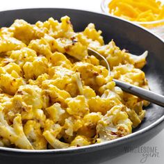 a pan filled with macaroni and cheese on top of a table