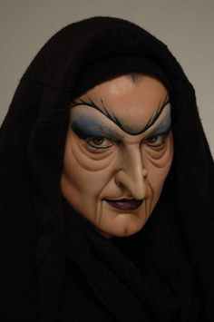 Witch Prosthetic Makeup, Evil Witch Makeup, Witch Makeup Halloween, Halloween Witch Makeup, Pretty Eyebrows, Evil Queen Makeup, Witch Face Paint, Witch Nose, Snow White Witch