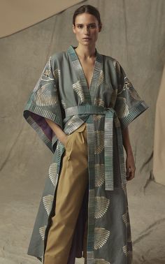 Fotografi Fesyen, Carolina Herrera Fashion, Mode Batik, Ethno Style, Batik Fashion, Kimono Dress, Kimono Jacket