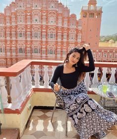 Jaipur Clothes Fashion, Outfit Ideas To Wear In Jaipur, Boho Traditional Outfits, Rajsthan Travel Outfits, Dress For Trip Outfit Ideas Indian, Trip Dresses For Women In India, Desi Boho Outfits, Dress To Wear In Rajasthan, Dresses For Jaipur Trip