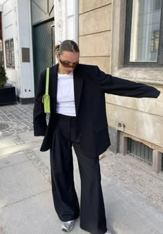 Oversized Blazer Outfit, Black Blazer Outfit, Oversize Outfit, Cool Girl Style, Blazer Outfit, Preppy Girl, Paris Outfits, Photoshoot Outfits, Mode Inspo