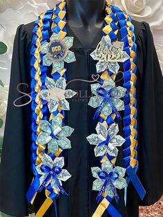 the graduation gown is decorated with blue and gold ribbons, which are attached to each other