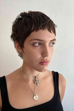 Blond Pony, Haircut For Big Forehead, Razor Cut Hair, Crop Hair, Edgy Short Hair, Classic Hairstyles, Pixie Haircuts, Short Pixie Haircuts, Cut Hair