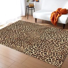 Tapis Léopard Déco-exotique.fr Walk In Dressing Room, Leopard Print Home, Post Grad Apartment, Emily Room, Glamour Bedroom, Leopard Print Decor, Cheetah Art, Interior Design 2024