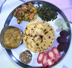 Bhujiya ,gajar gobhi mix sabzi ,bhandare wale aloo ,dry fruits laddoo ,besan & chane ke atte ki roti ,salad of gazar ,beetroot & amla 😋🍛