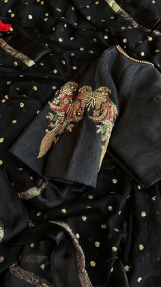 Aari Work Designs Pattern Saree Blouse, Magam Work Blouses, Hand Worked Blouse, Black Blouse Designs, Indian Blouses, Worked Blouse, Butta Embroidery, Maggam Works, Blouse Embroidery