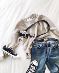 Sweater Jeans, Outfit Layout, All Jeans, Fashion Weeks, Grunge Style, Fall Fashion Trends, Fashion Mode, Mode Inspiration, Rock Style