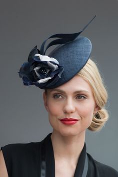 Winter Fascinator, Simple Dress Styles, Navy Fascinator, Elegant Hat, Royal Blue Flowers, Happy Hat, Navy Hat, Hat Wedding