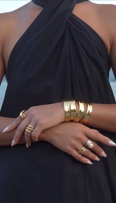 Gold Girl, Chunky Jewelry, Girl Jewelry, Jewelry Lookbook, Material Girls, Jewelry Inspo, Watch Necklace, Fashion Labels, Piercings