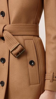 Новости Biker Coat, Fragrances For Women, Woman Suit Fashion, Couture Details, Classy Casual Outfits, Clothing Details, Stylish Jackets, 로고 디자인, Suit Fashion