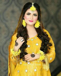 Mehndi Bridal Look, Haldi Makeup Look For Bride, Makeup Look For Bride, Mayan Outfit, Haldi Makeup Look, Bridal Look Indian, Haldi Look For Bride, Haldi Makeup, Pakistani Mehndi Dress