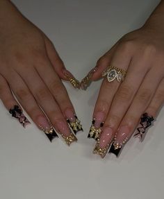 black gold nail inspo Elegant Black French Tip Nails, Black French Tip Nails With Gold Design, Black Gold French Tip Nails, Black On Black French Tip Nails, Black Shorties Acrylic Nails, Black And Gold Nails Prom, Black Birthday Nail Designs, Shorties Nails Black, Acrylic Nails Black And Gold