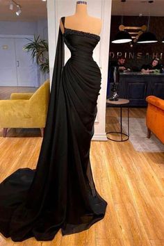 Still do not know which dress to wear for your ball? Try this Elegant Black Split Mermaid Beading Prom Dresses at ballbella.high quality promised, fast delivery worldwide. Black Long Train Dress, Black Formal Dress With Diamonds, Silk Masquerade Dress, Senior Prom Black Dresses, Black Train Dress, Classy Black Dresses For Women, Black Elegant Formal Dress, Long Sleek Dress, Extra Black Dress