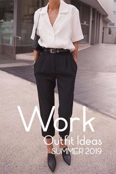 Summer Work Outfits For Petite Women, Chelsea Boots Outfit Professional, Work Black Pants Outfit, Women’s Oxfords Outfit, Womens Menswear Fashion, Black And White Professional Outfits, Black Polo Outfit Woman, Modern Business Casual Women, Summer Outfits Work Office Wear