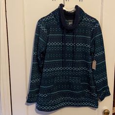 St. John’s Bay Pullover. Active Line. Blue Green Colors. Fuzzy Lining On Color. Drawstring Neck. Pocket On Front. Size Small Nwt. 5 Blue Cozy Top, Casual Cozy Fit Blue Top, St John, Green Colors, Blue Green, Blue Color, Womens Tops, Sweatshirts Hoodie, Sweatshirts