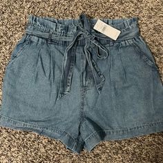 Brand New With Tags American Eagle Shorts With Tie Red Denim Jeans, American Eagle Jean Shorts, Mom Denim, Shorts American Eagle, White Jean Shorts, American Eagle Shorts, Belted Shorts, Distressed Jean Shorts, Cut Off Jeans