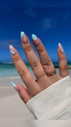 Nail For Beach Vacation, Fall Break Beach Nails, Cute Nails For Europe Trip, Cute Nail Designs For The Beach, Nails Acrylic For Vacation, Cute Travel Nails, Beach Vac Nails, Nail Designs For Florida Vacations, Vacation Nails Cuba